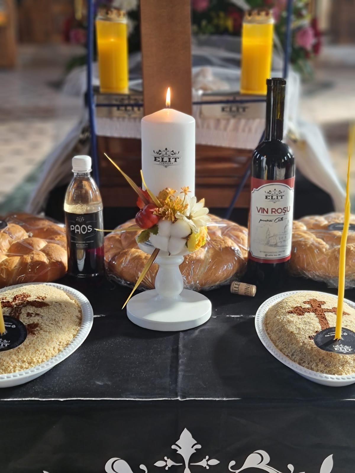 Masă de pomenire cu colaci, vin și colivă